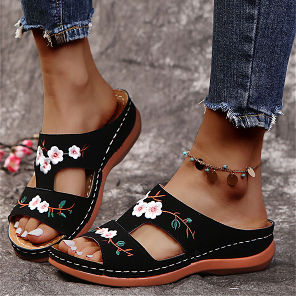 0-main-verao-feminino-bordar-chinelo-cunha-padrao-de-flor-sandalias-femininas-salto-plano-costura-senhoras-sapatos-praia-lazer-adulto-chinelos.png